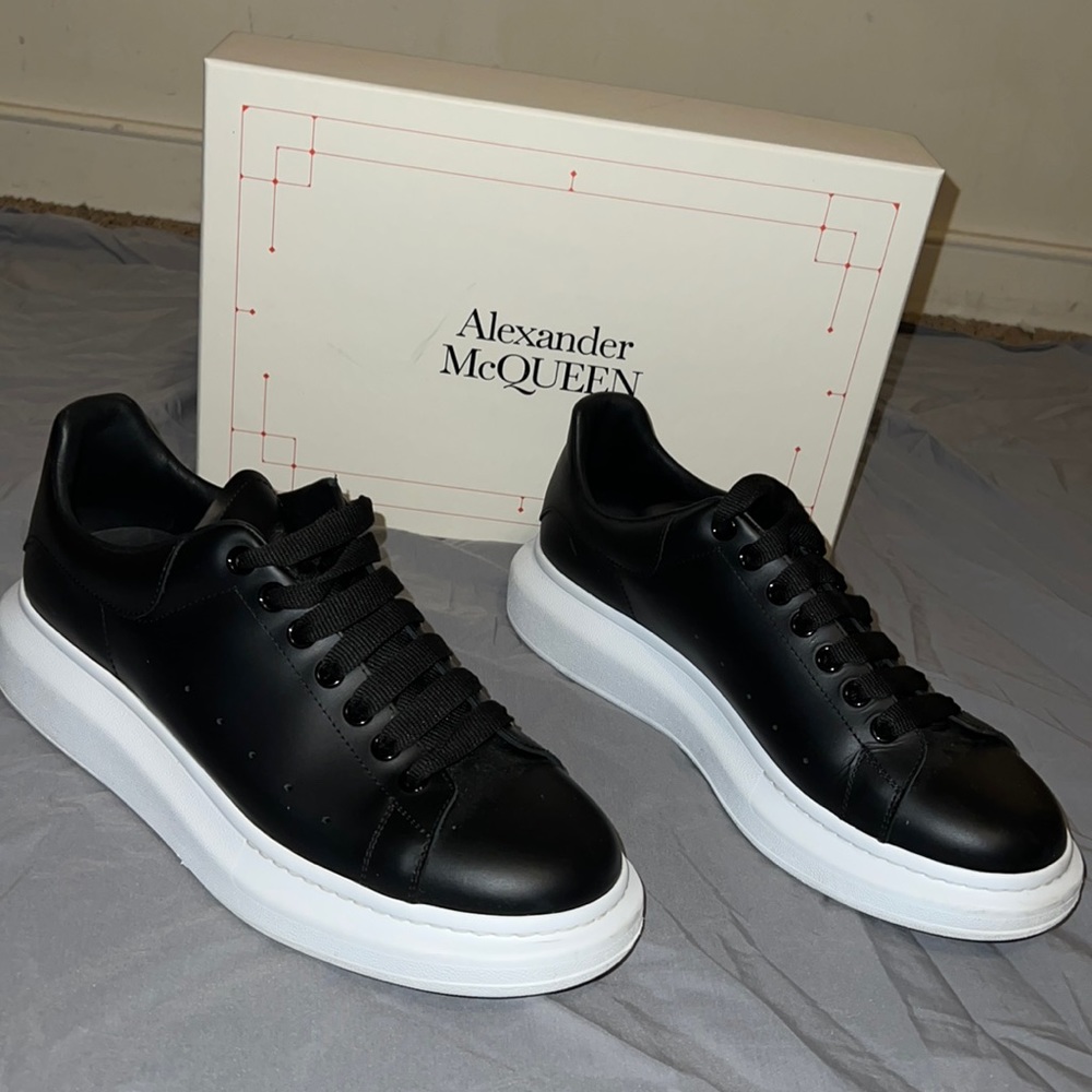 Mens Alexander McQueen oversized leather platform sneakers, size 45, black/white